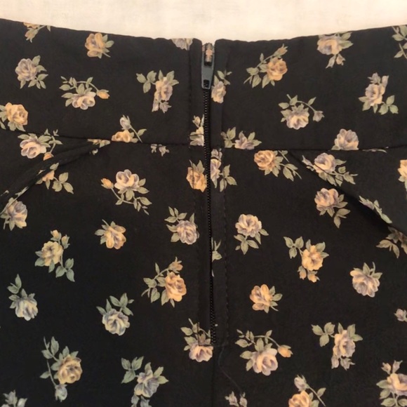 Papaya Flirty Floral Flowy Shorts - Picture 5 of 7